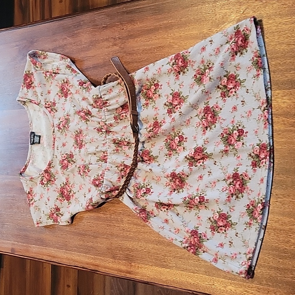 Womens size Medium- Rue 21, SUPER SOFT, vintage like flowered short sleeve dress
